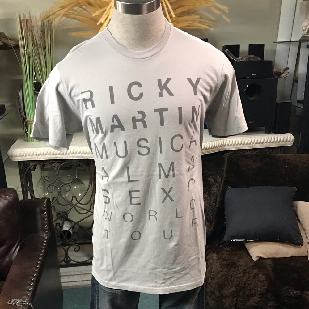 Ricky Martín 2011 concert T-shirt size L